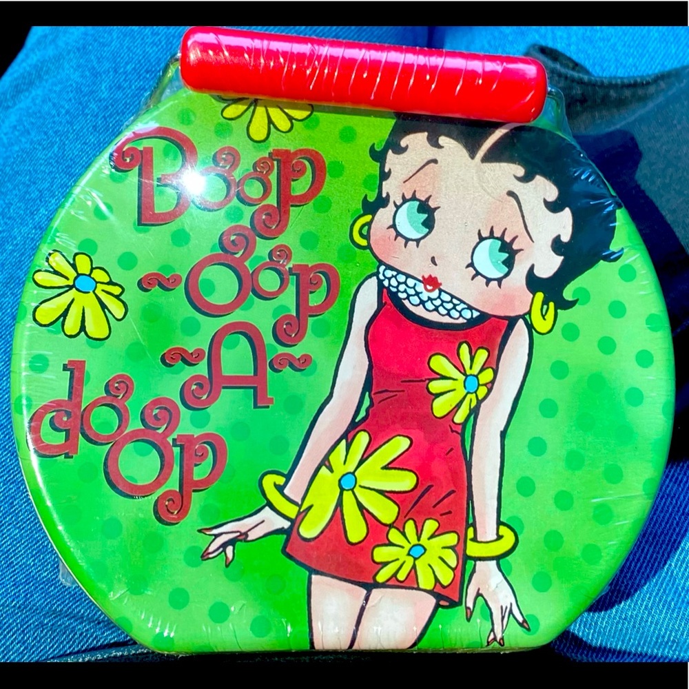 Betty Boop Daisy Round Lunchbox Collectors Tin